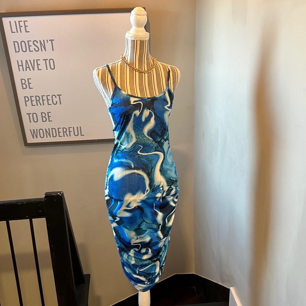 Blue ocean print stretch midi dress with side ruching